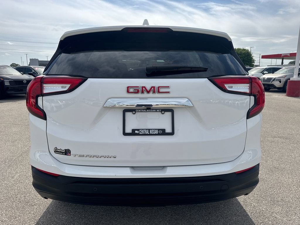 Used 2024 GMC Terrain SLE image 5