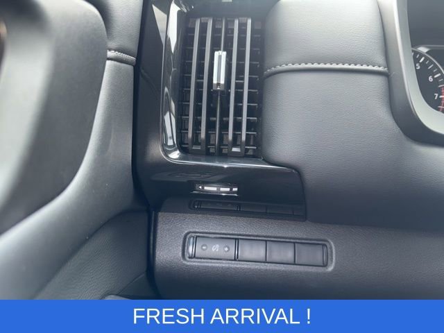 Used 2024 Nissan Pathfinder S image 7