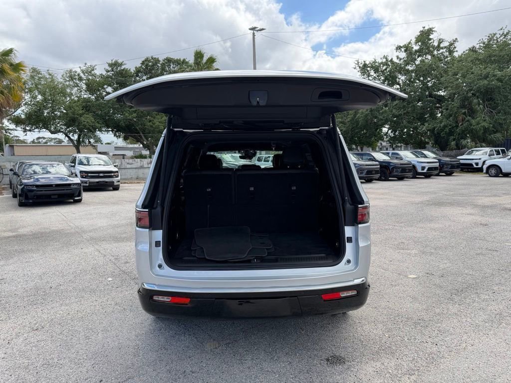 Used 2024 Jeep Wagoneer Series II w/ Flexible Seating Group AWD/4WD image 38