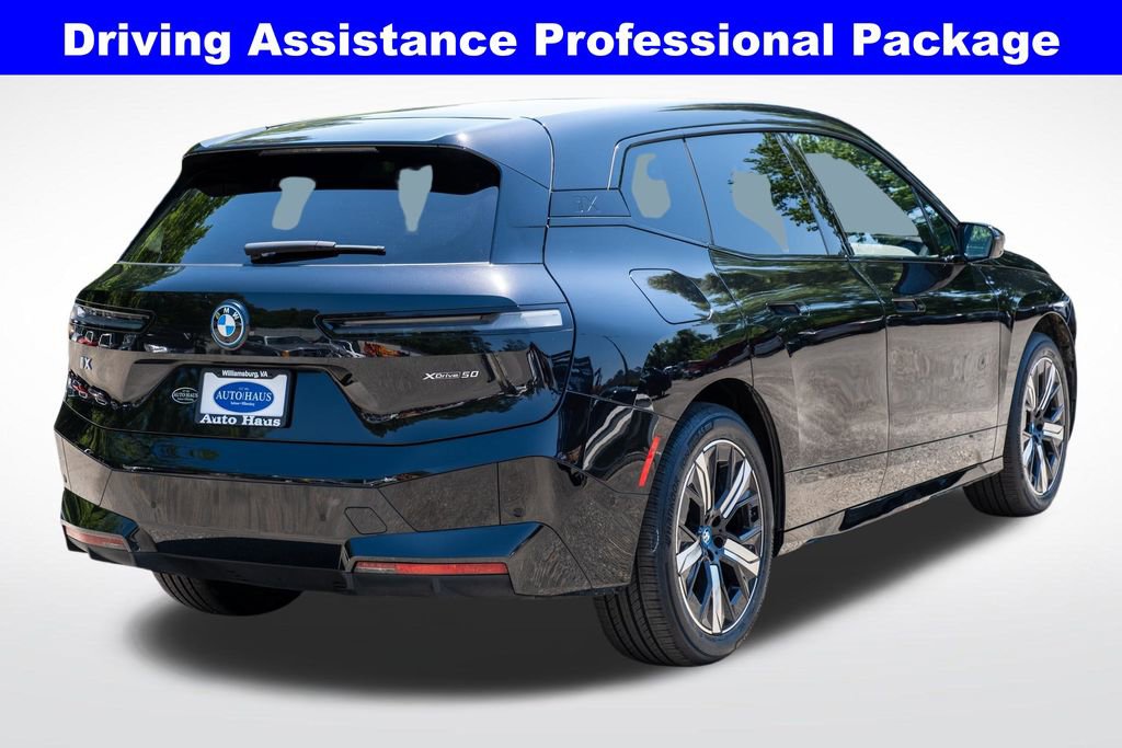 Used 2024 BMW iX xDrive50 w/ Sport Package AWD/4WD image 8