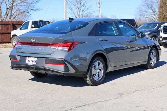 New 2026 Hyundai Elantra SE image 3