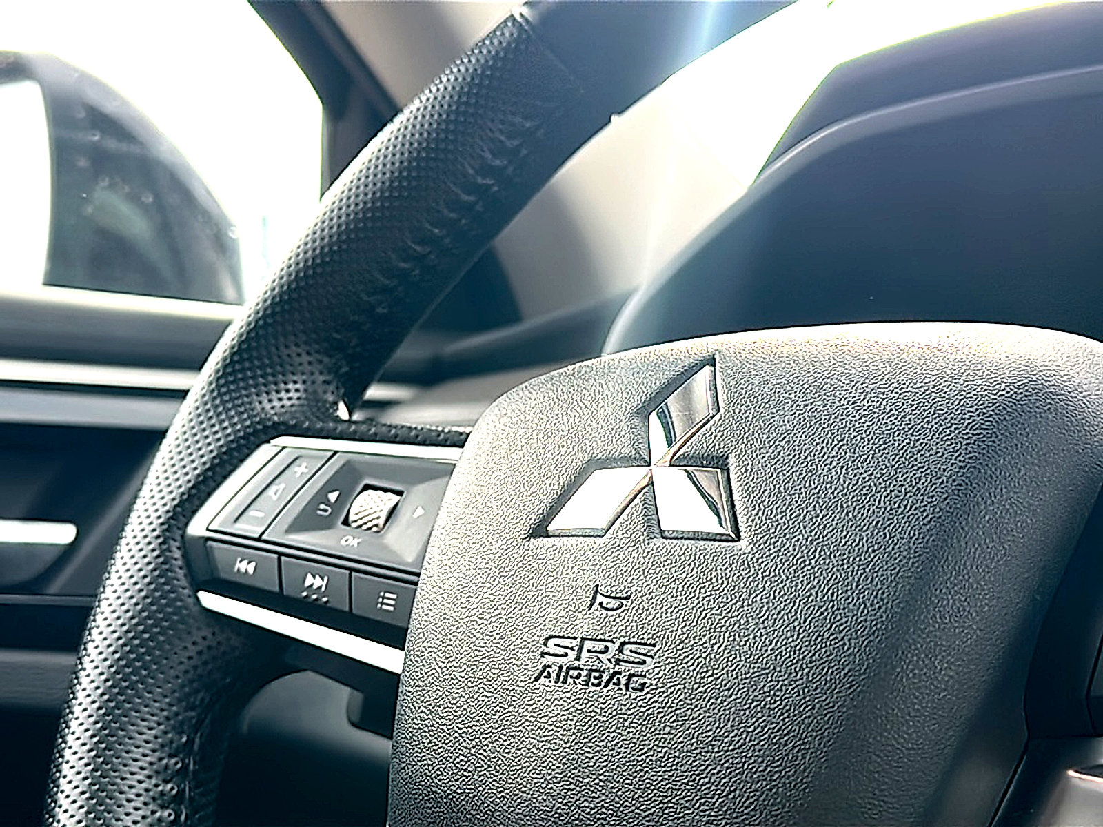 Used 2024 Mitsubishi Outlander SE image 19