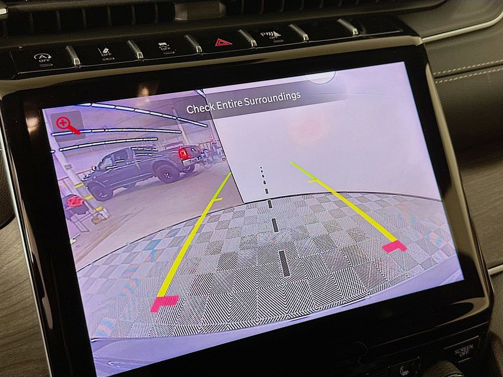 Used 2024 Jeep Grand Cherokee Limited w/ Black Appearance Package image 15