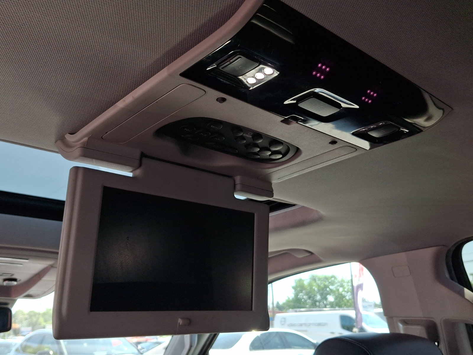 Used 2020 Chevrolet Suburban LT AWD/4WD image 30
