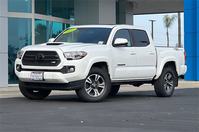 Used 2017 Toyota Tacoma TRD Sport image 8