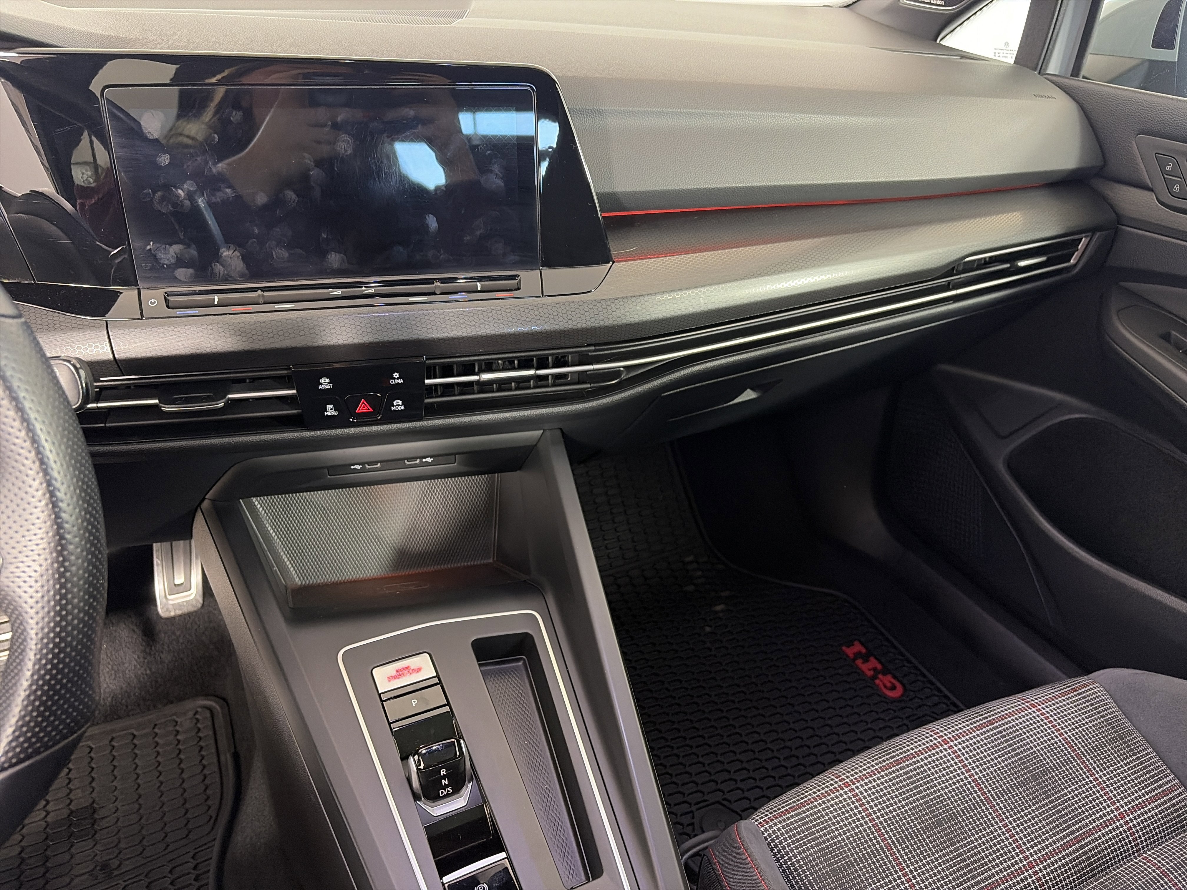 Used 2022 Volkswagen GTI SE image 4