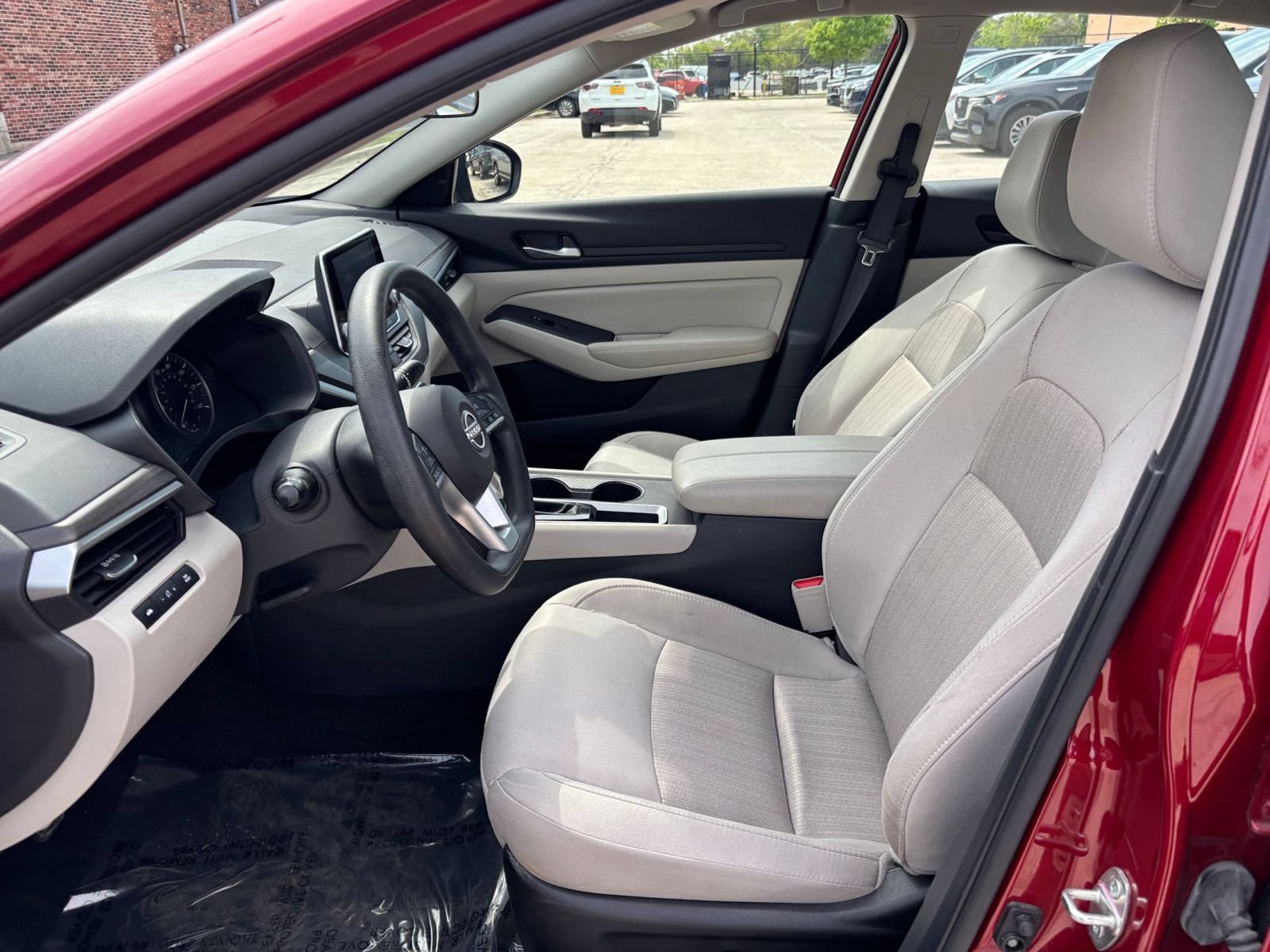 Used 2025 Nissan Altima 2.5 SV FWD image 27