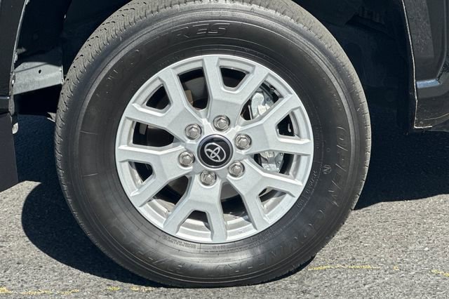 Used 2025 Toyota Tacoma SR5 AWD/4WD image 29