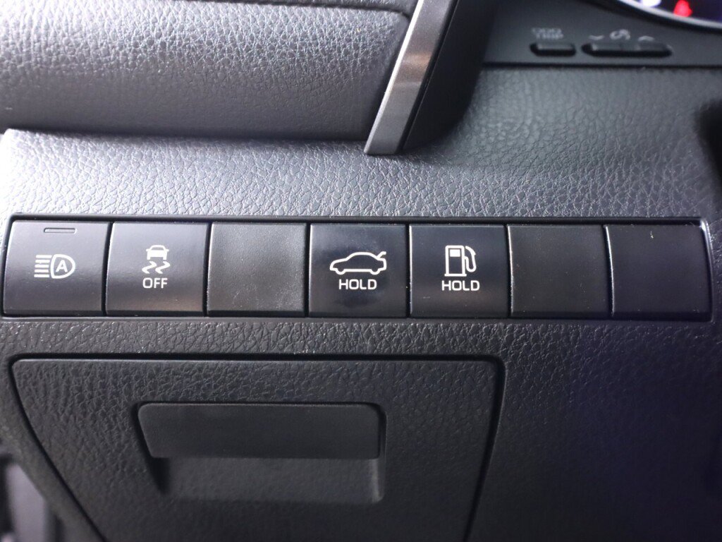 Used 2019 Toyota Camry LE FWD image 10