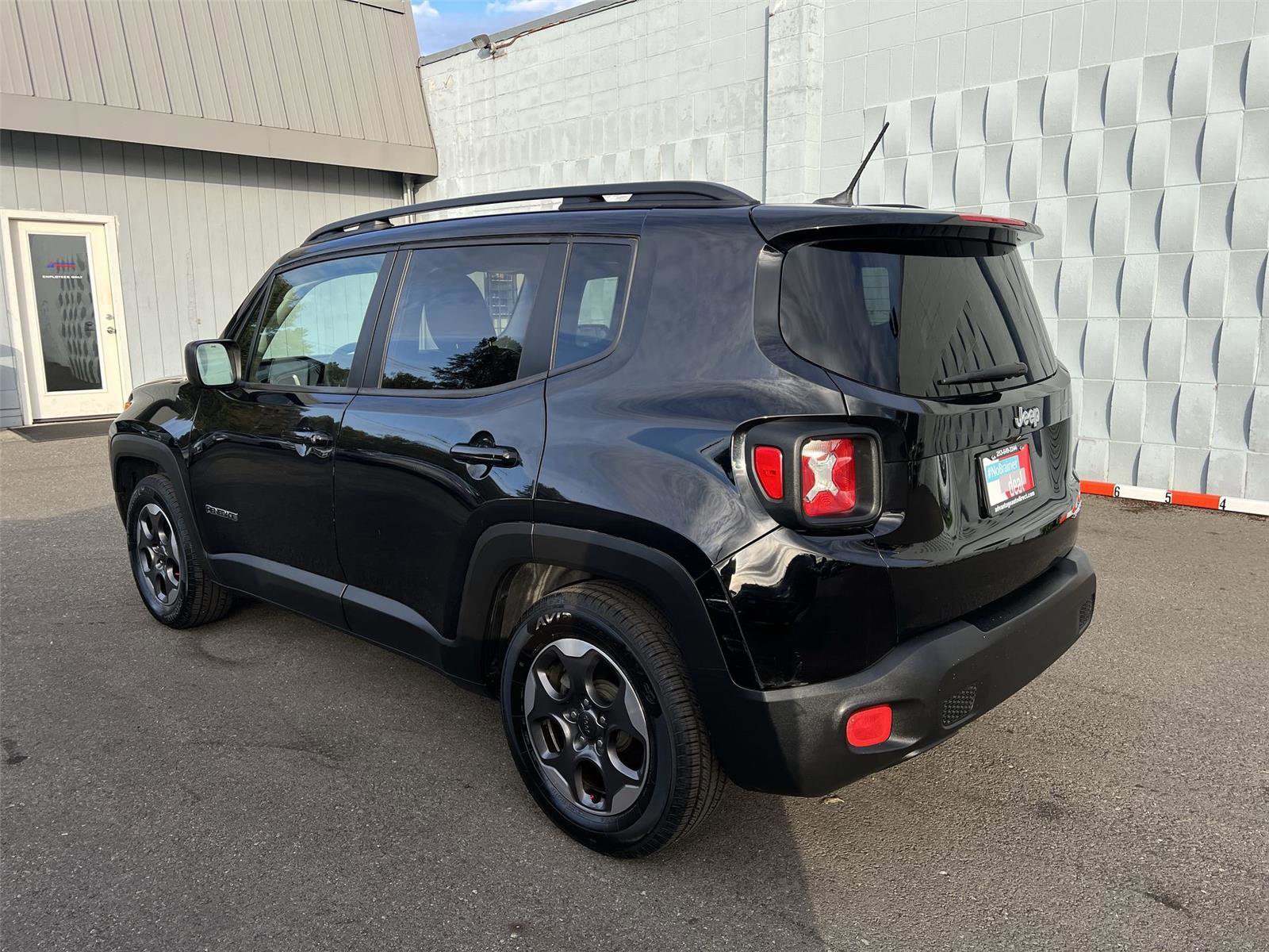 Used 2016 Jeep Renegade Sport w/ Power & Air Group image 8