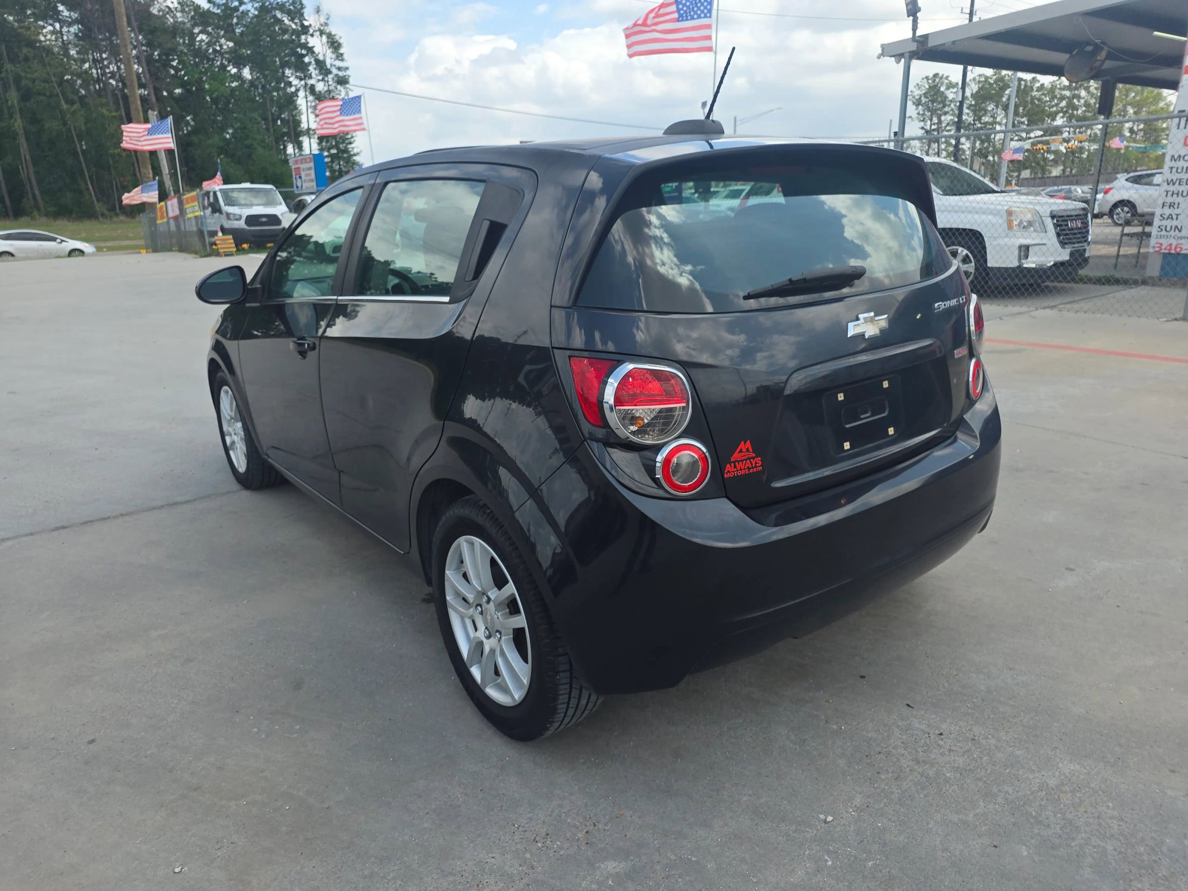 Used 2015 Chevrolet Sonic LT w/ Fun and Sun Package FWD image 12