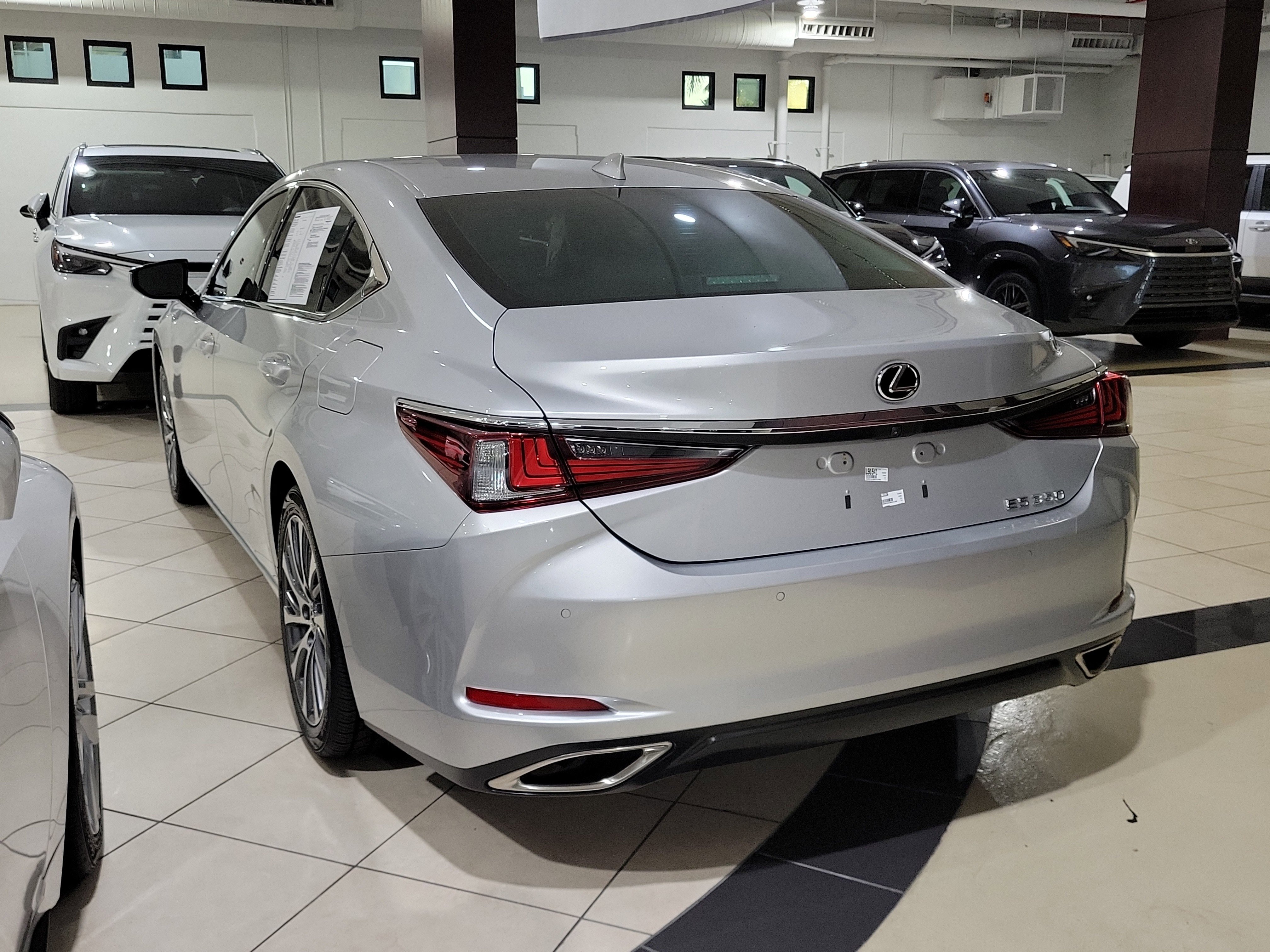 Used 2021 Lexus ES 350 w/ Premium Package image 4