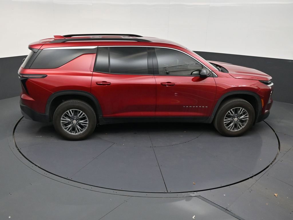 Used 2025 Chevrolet Traverse LT FWD image 17