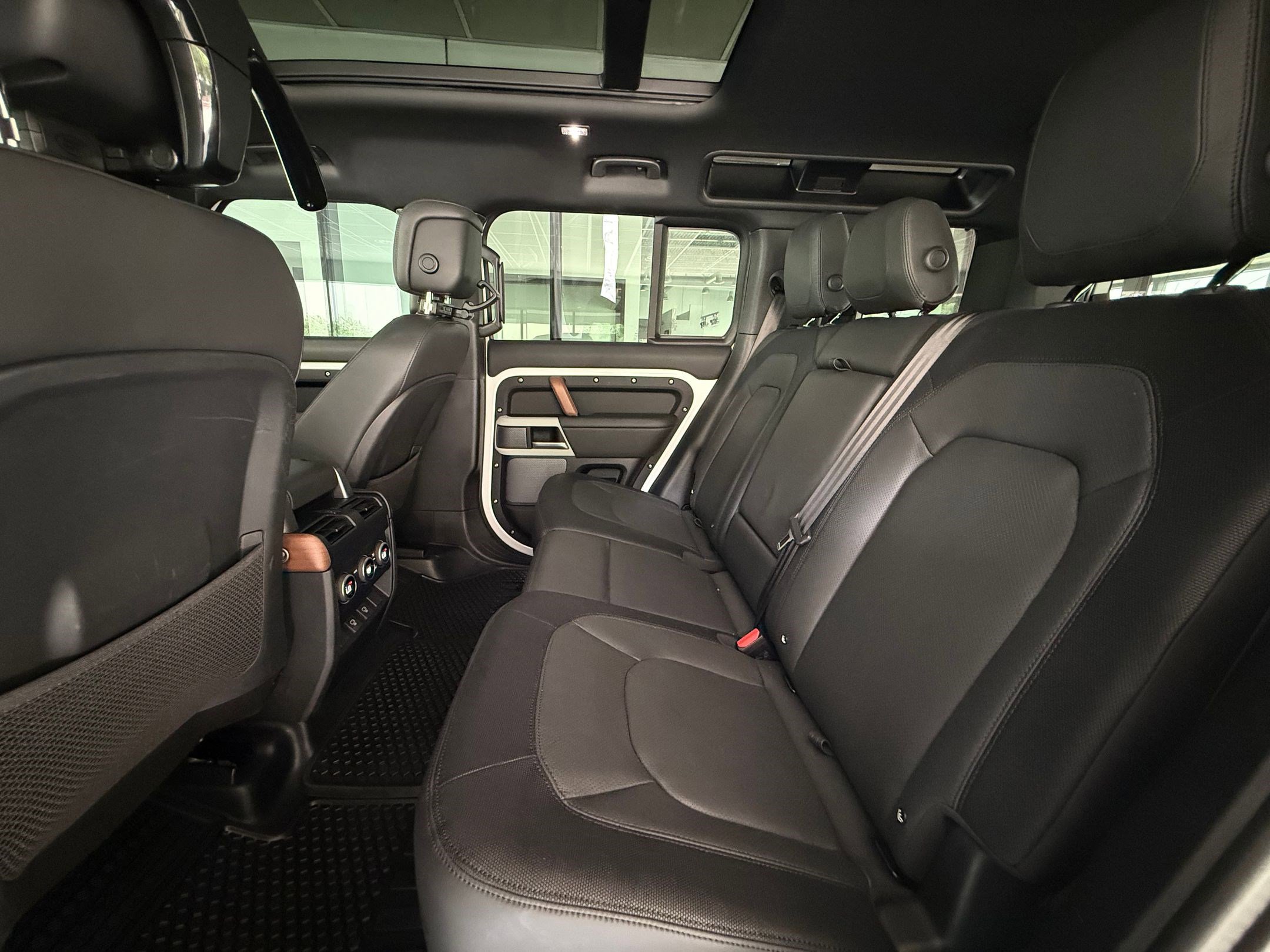 Certified 2024 Land Rover Defender 110 X-Dynamic SE image 12