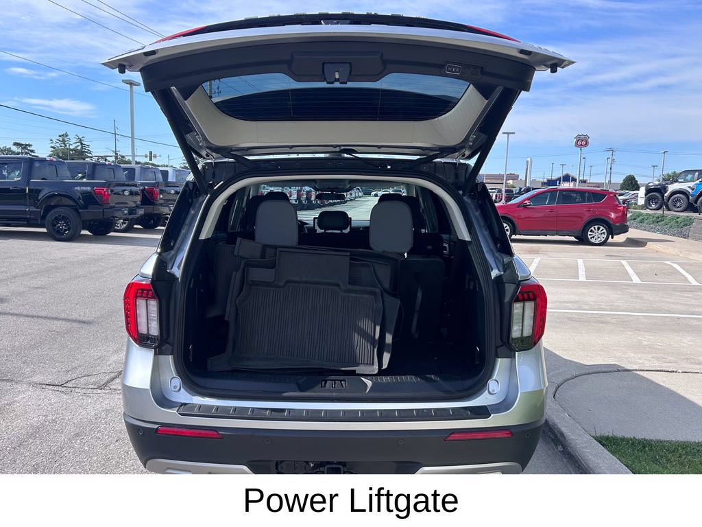 Certified 2025 Ford Explorer Active w/ Active Comfort Package AWD/4WD image 17