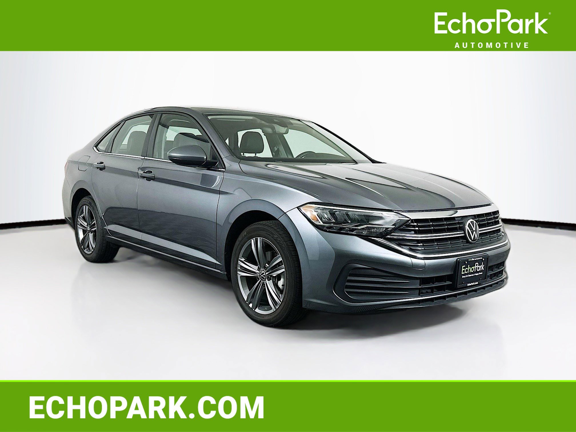 Used 2024 Volkswagen Jetta SE image 1