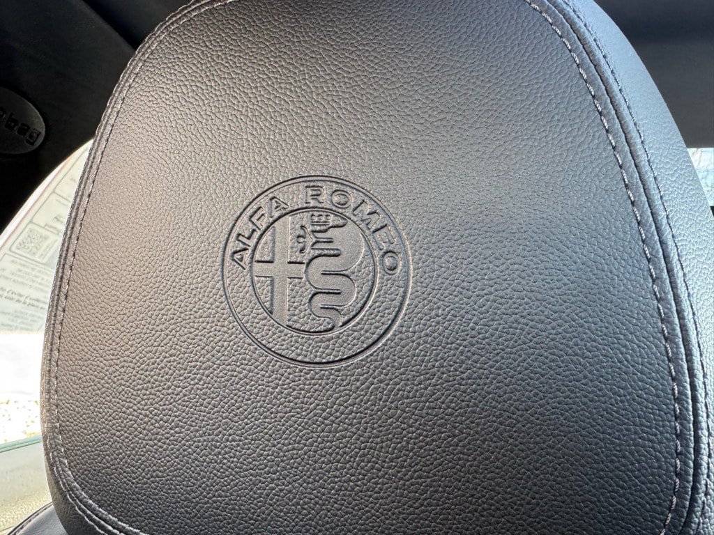 New 2025 Alfa Romeo Giulia AWD w/ Veloce Package AWD image 38