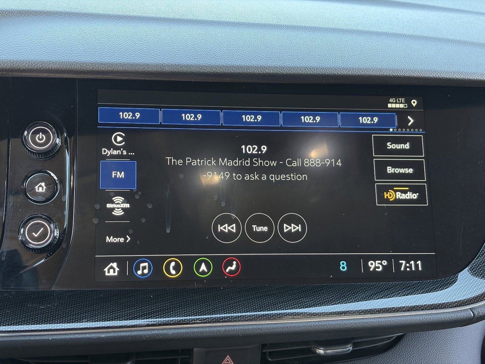 Certified 2022 Buick Envision Essence w/ Technology Package I FWD image 27