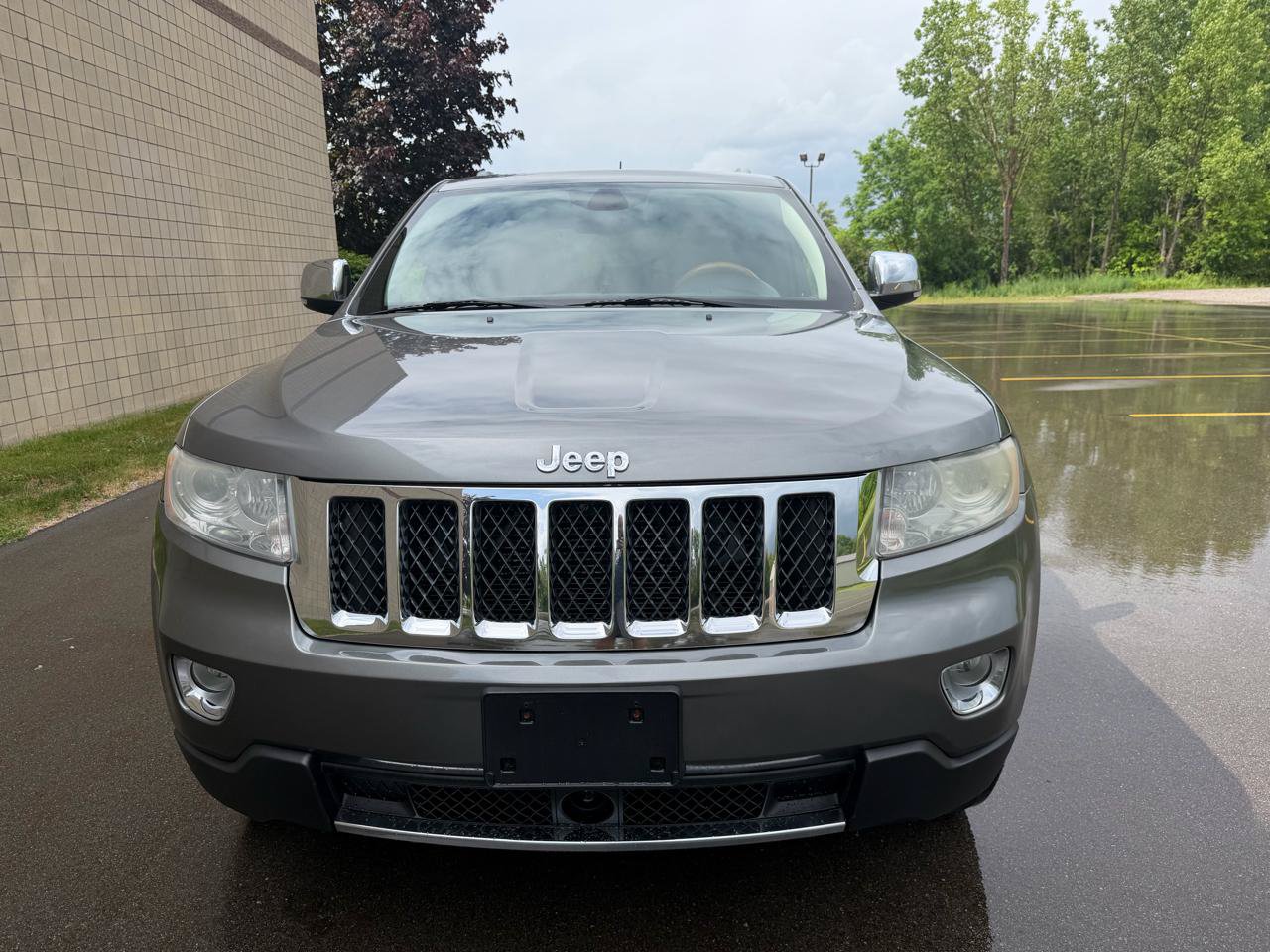 Used 2012 Jeep Grand Cherokee Overland w/ Mopar Chrome Edition Group AWD/4WD image 2