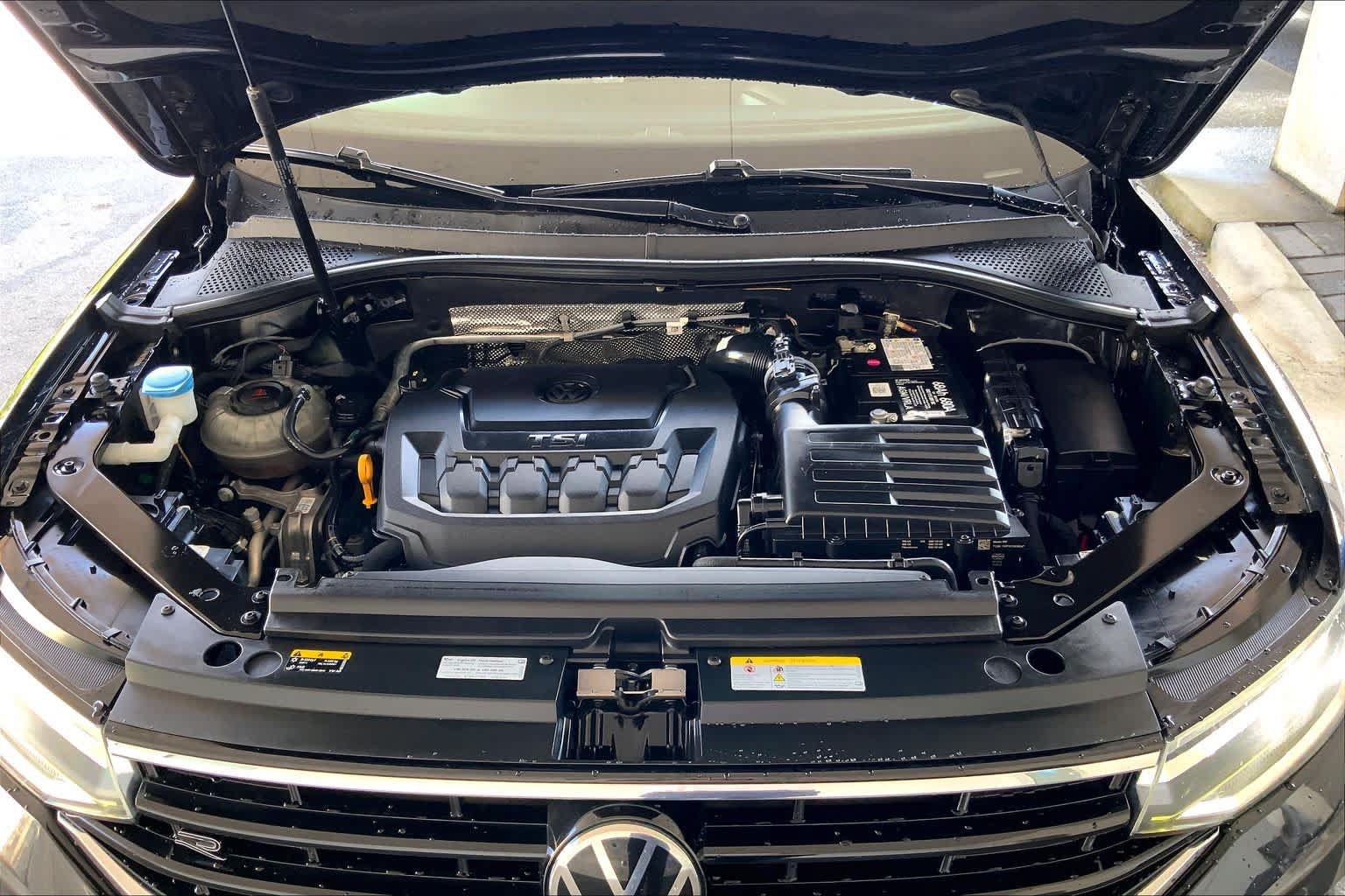 Used 2023 Volkswagen Tiguan SE R-Line FWD image 32