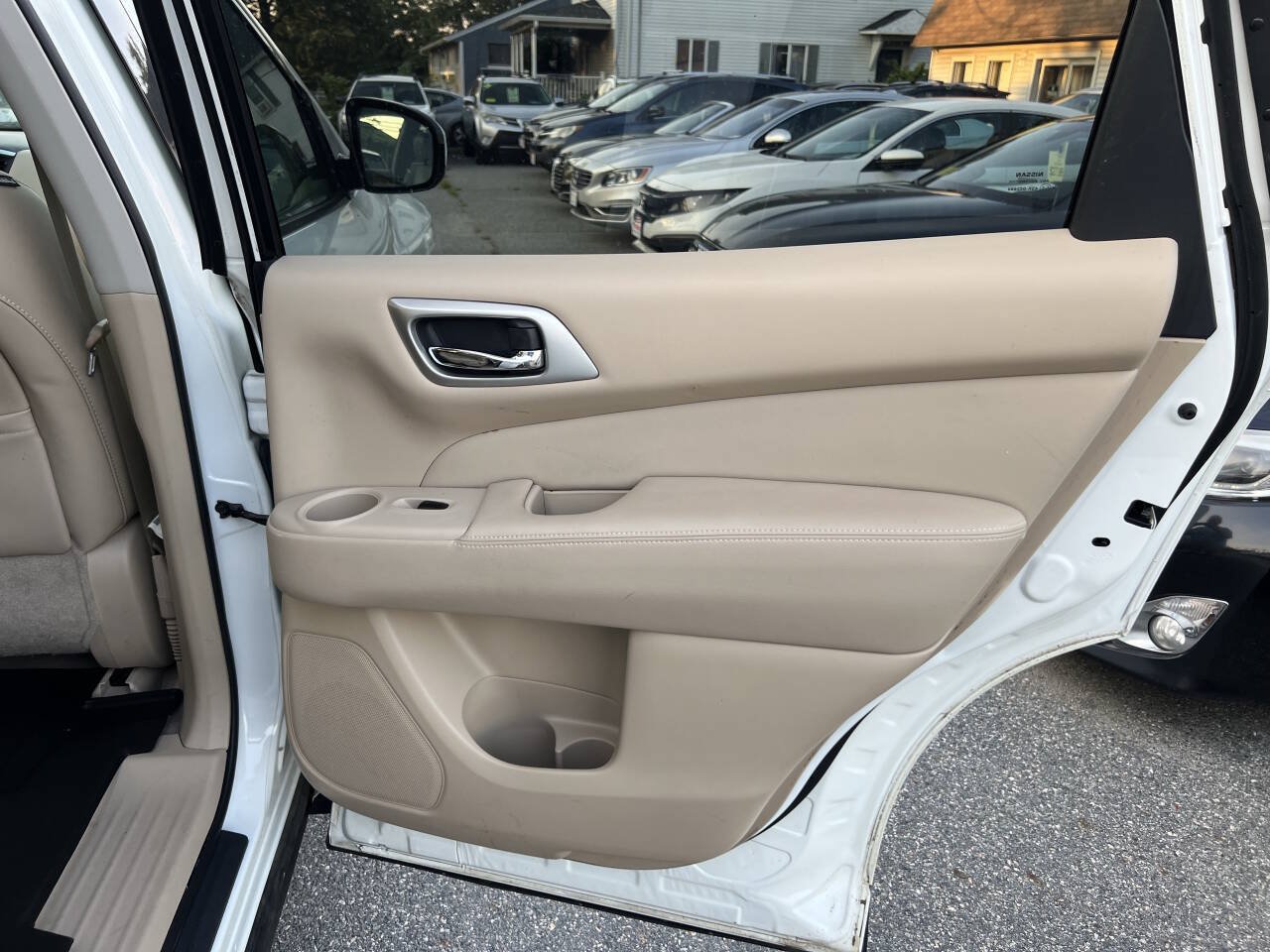 Used 2015 Nissan Pathfinder Platinum AWD/4WD image 14
