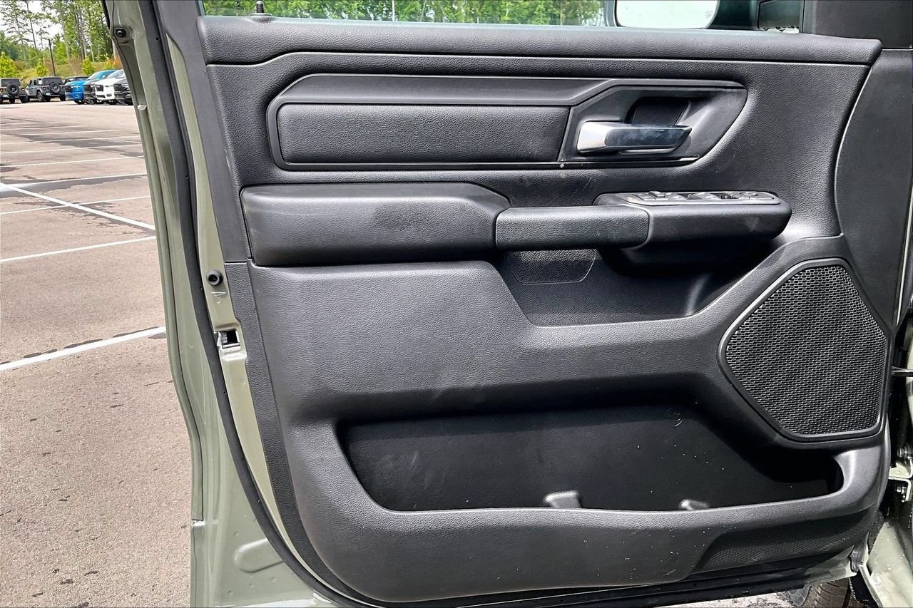 New 2026 RAM 1500 Express AWD/4WD image 24