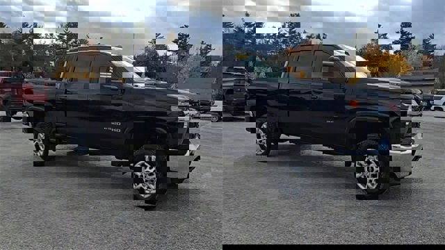 Used 2022 Chevrolet Silverado 2500 LT w/ Snow Plow Prep/Camper Package image 2