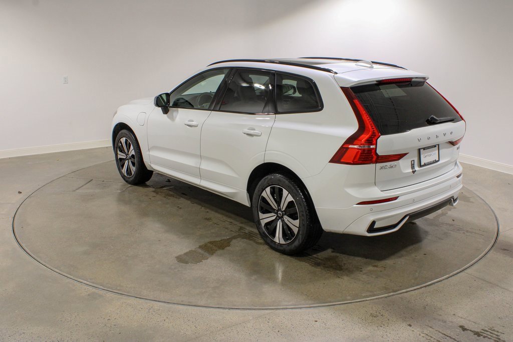 Used 2025 Volvo XC60 T8 Core w/ Climate Package image 3