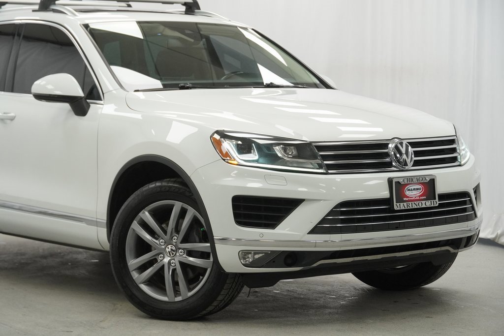 Used 2016 Volkswagen Touareg VR6 image 3