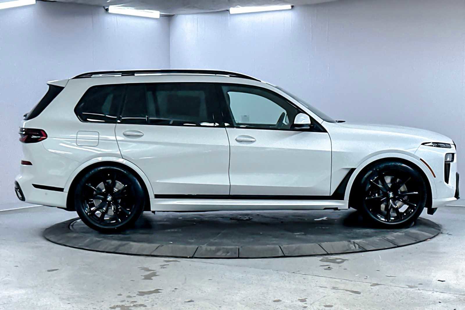 Used 2026 BMW X7 xDrive40i w/ M Sport Package image 8