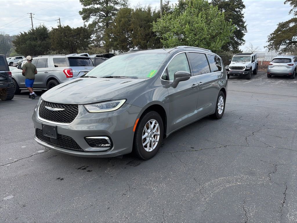 Used 2021 Chrysler Pacifica Touring-L image 3