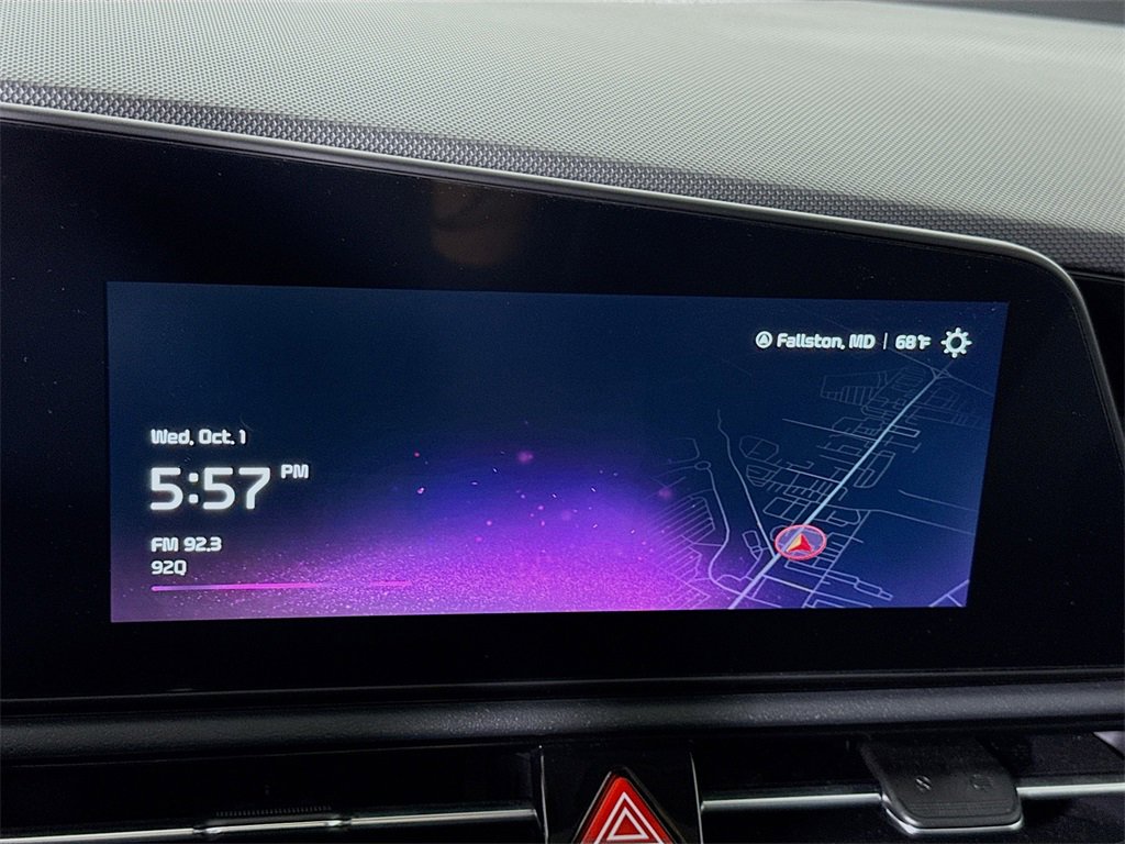 Used 2024 Kia Niro EX Touring image 8