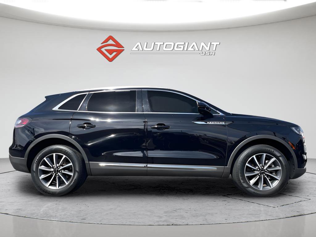 Used 2022 Lincoln Nautilus FWD image 9