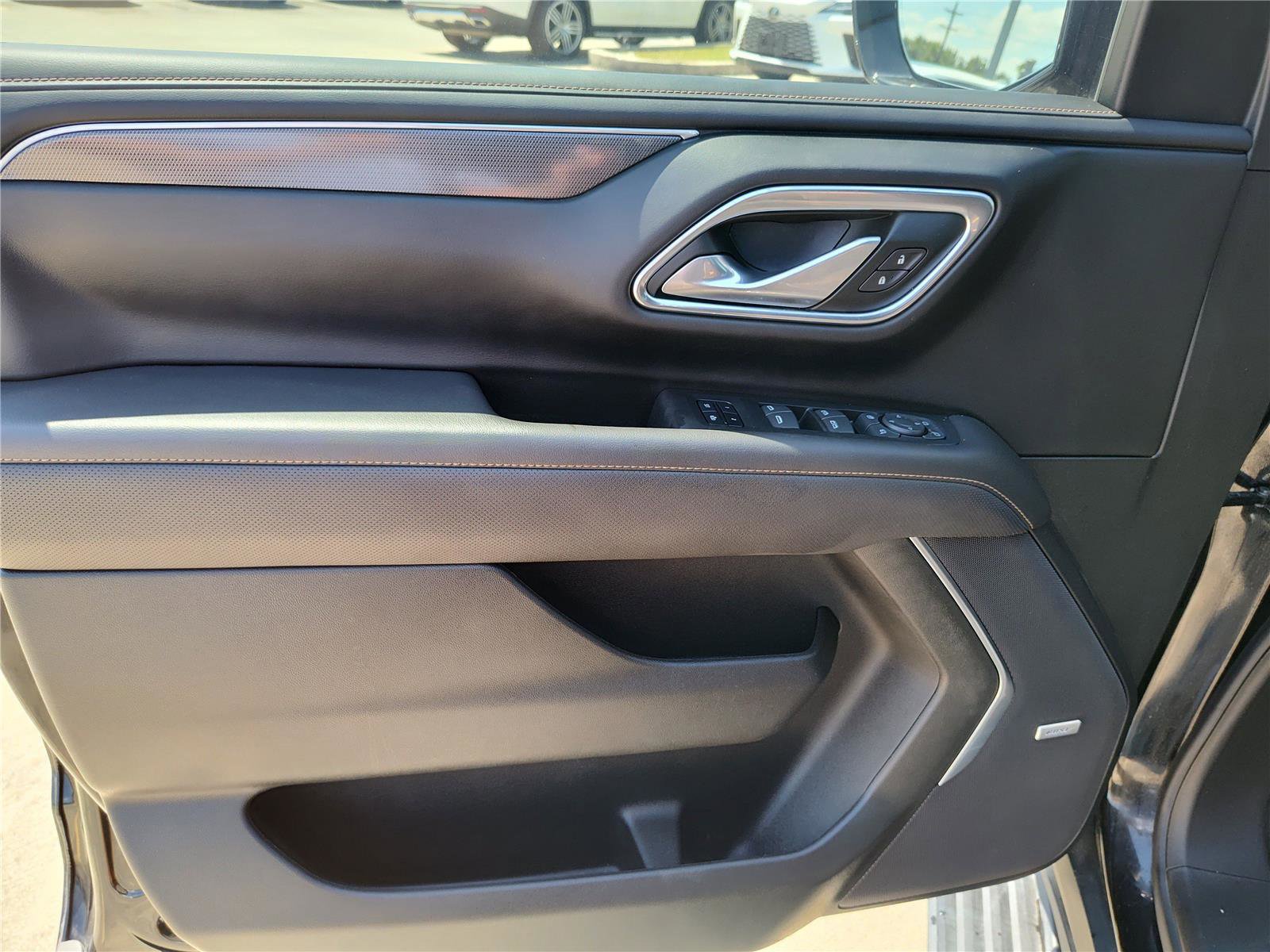 Used 2024 GMC Yukon AT4 w/ Technology Package image 17