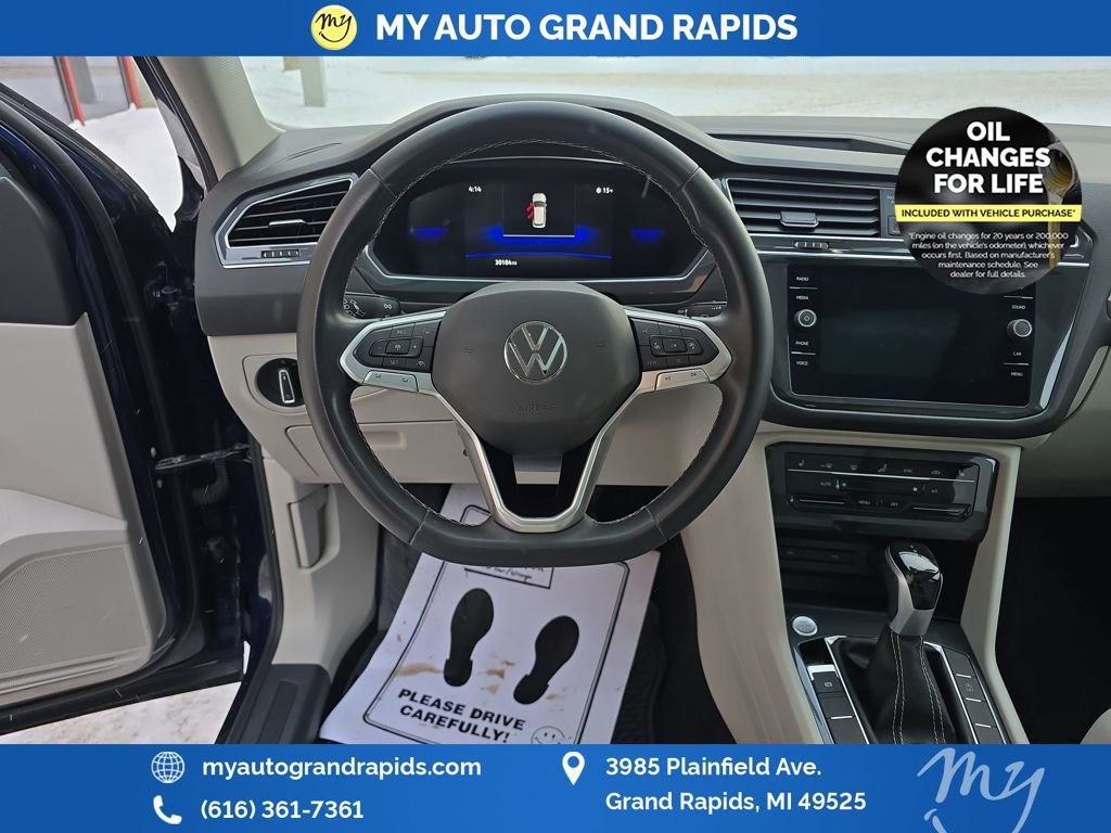 Used 2023 Volkswagen Tiguan SE w/ Panoramic Sunroof Package image 14