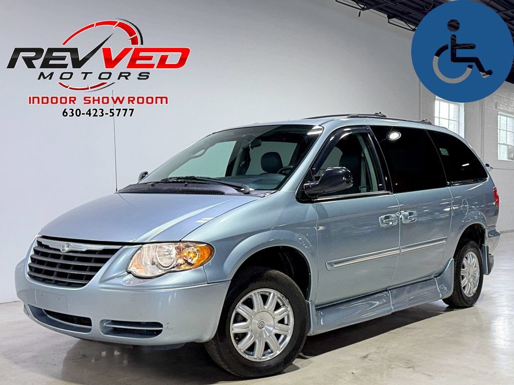 Used 2005 Chrysler Town & Country Touring w/ Leather Interior Group FWD image 1