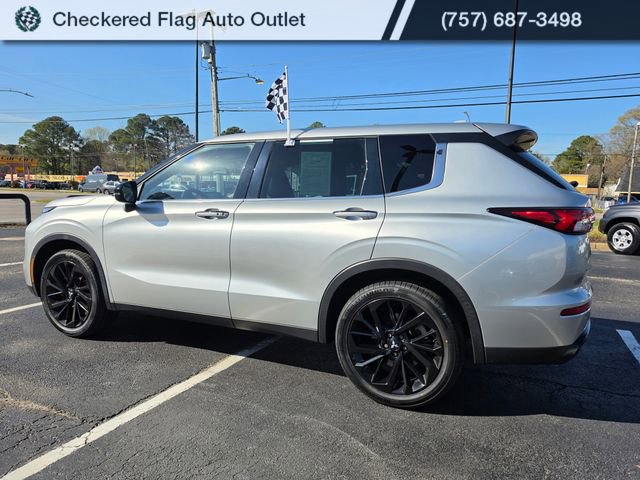 Used 2022 Mitsubishi Outlander SEL Black Edition image 4