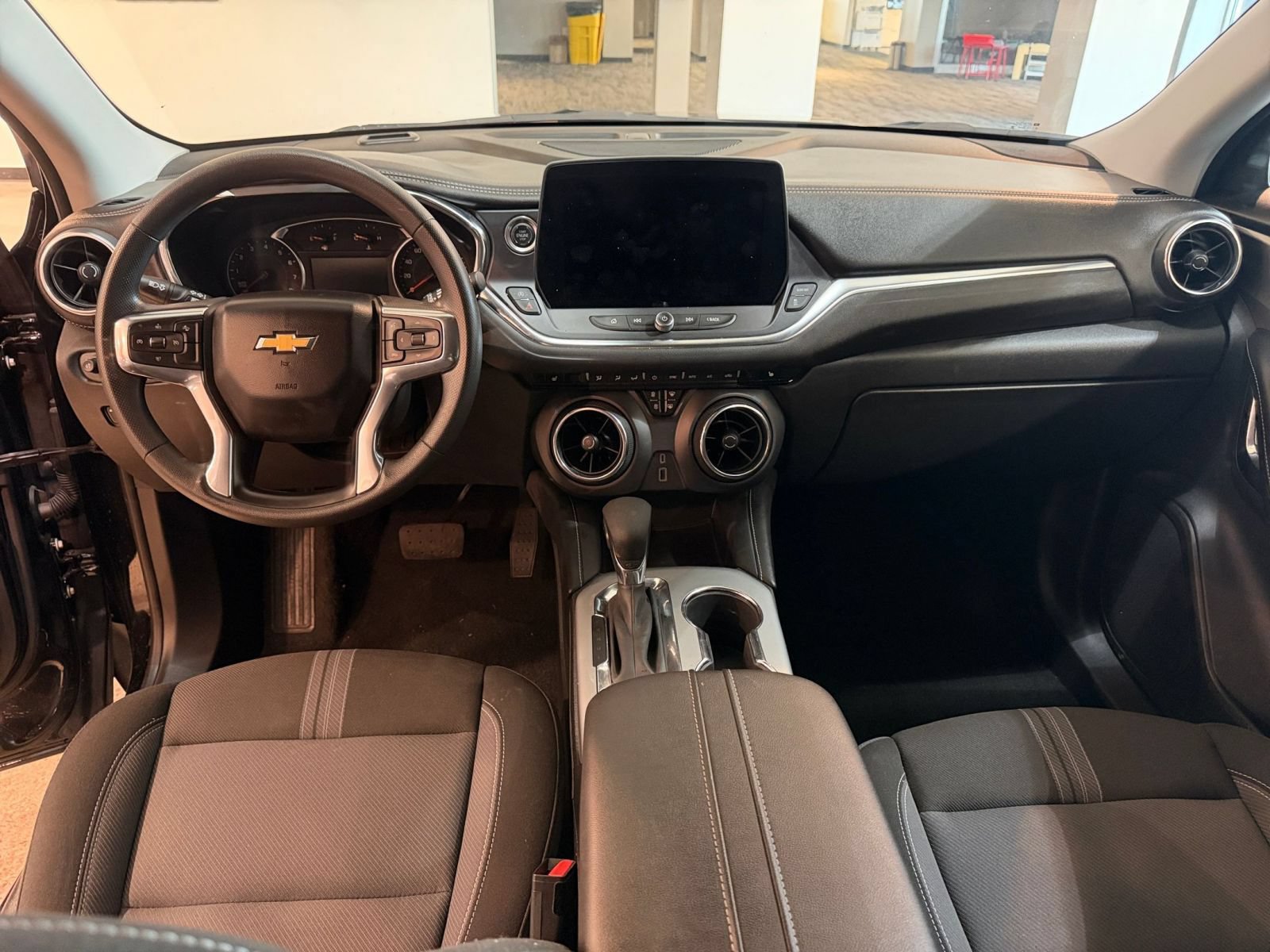 Used 2025 Chevrolet Blazer LT FWD image 33