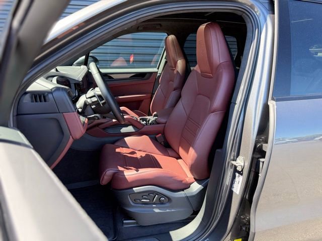 New 2025 Porsche Cayenne GTS image 5