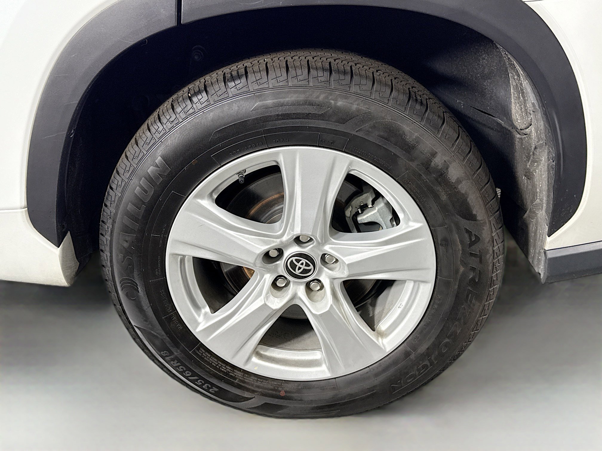 Used 2023 Toyota Highlander L image 37
