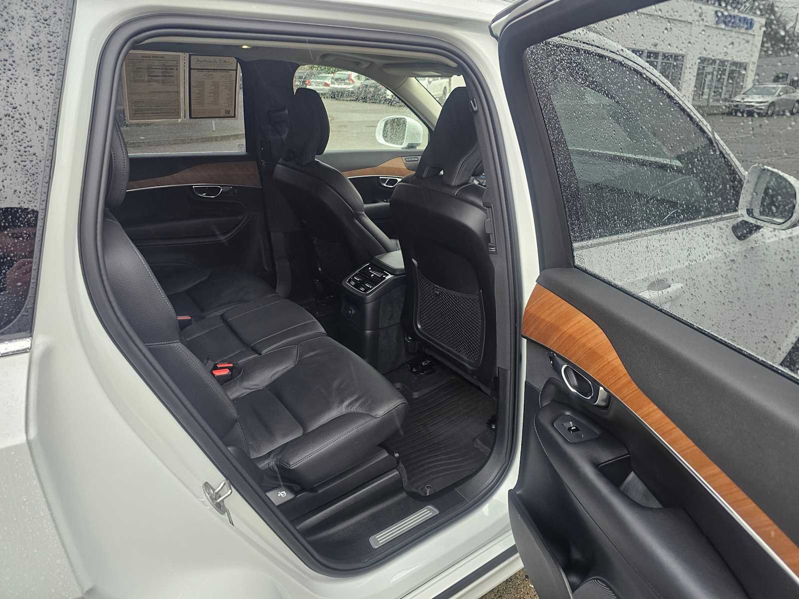 Certified 2025 Volvo XC90 T8 Plus w/ Protection Package Premier image 12