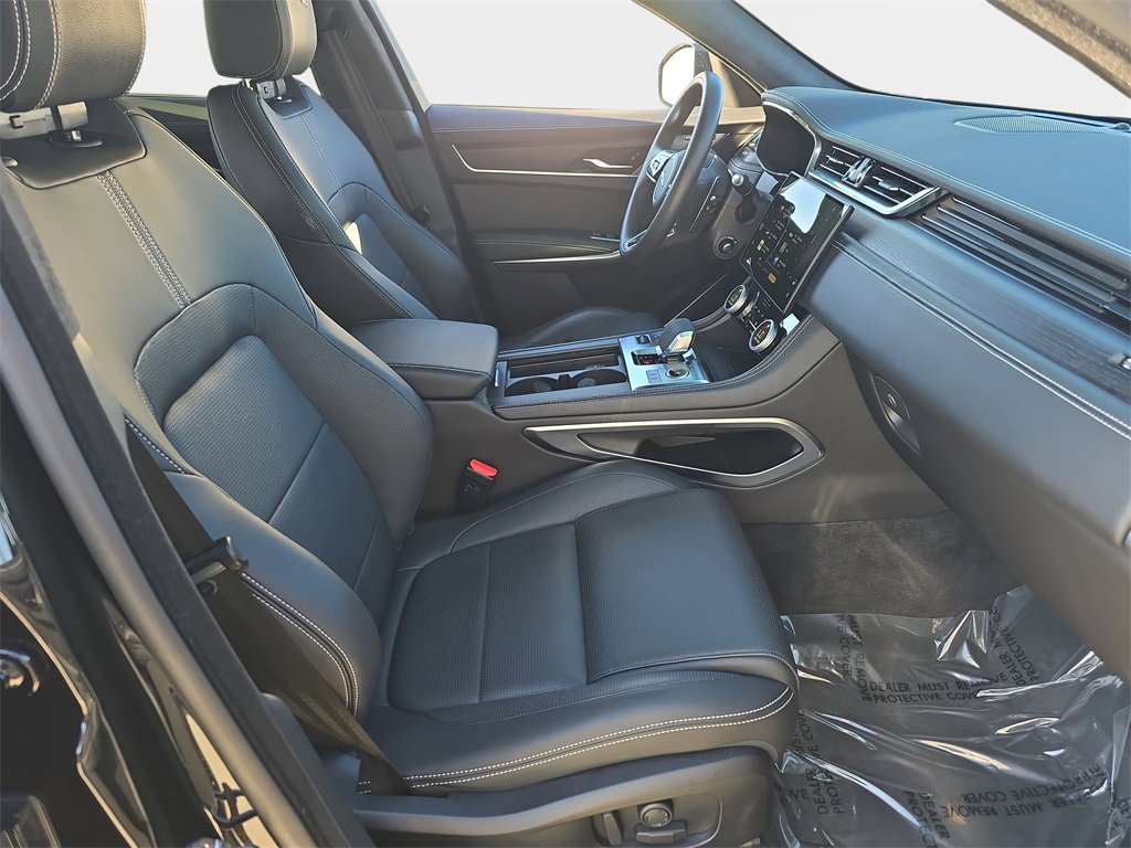 Certified 2025 Jaguar F-PACE R-Dynamic S image 10