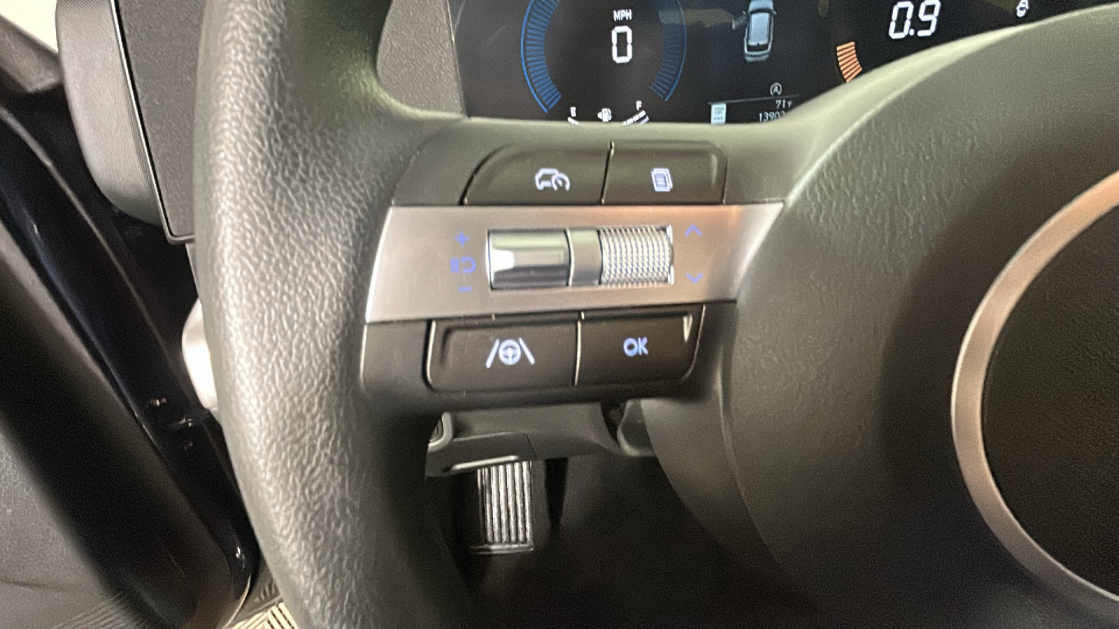 Certified 2025 Hyundai Kona SE AWD/4WD image 19