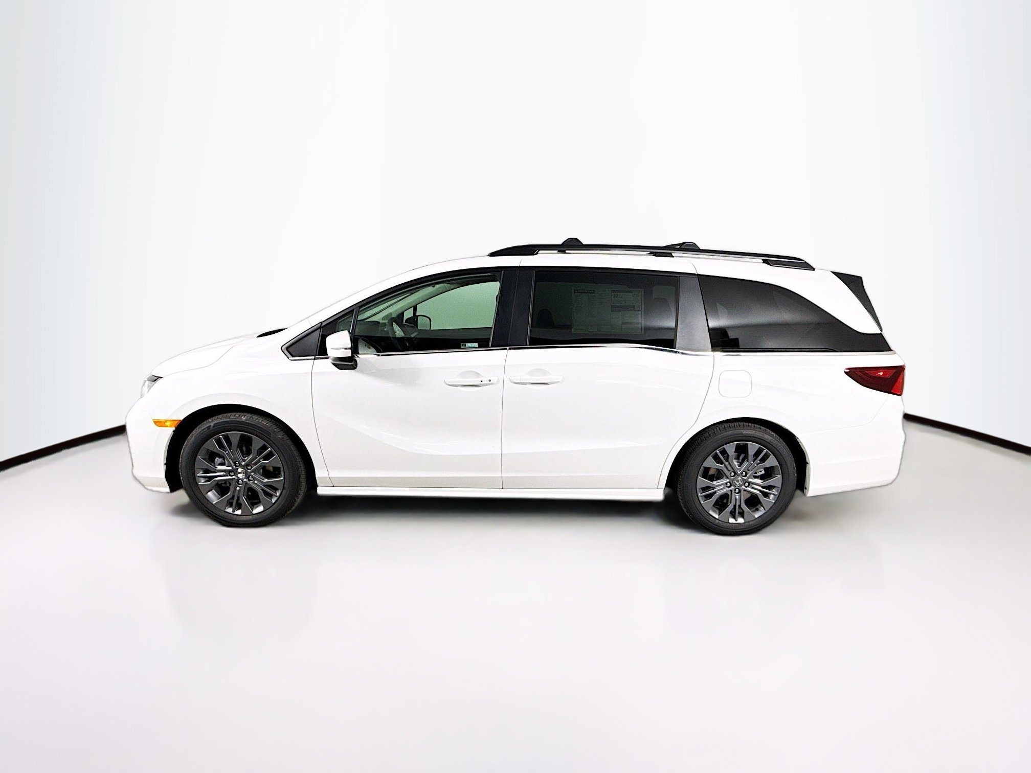 New 2026 Honda Odyssey Touring image 7