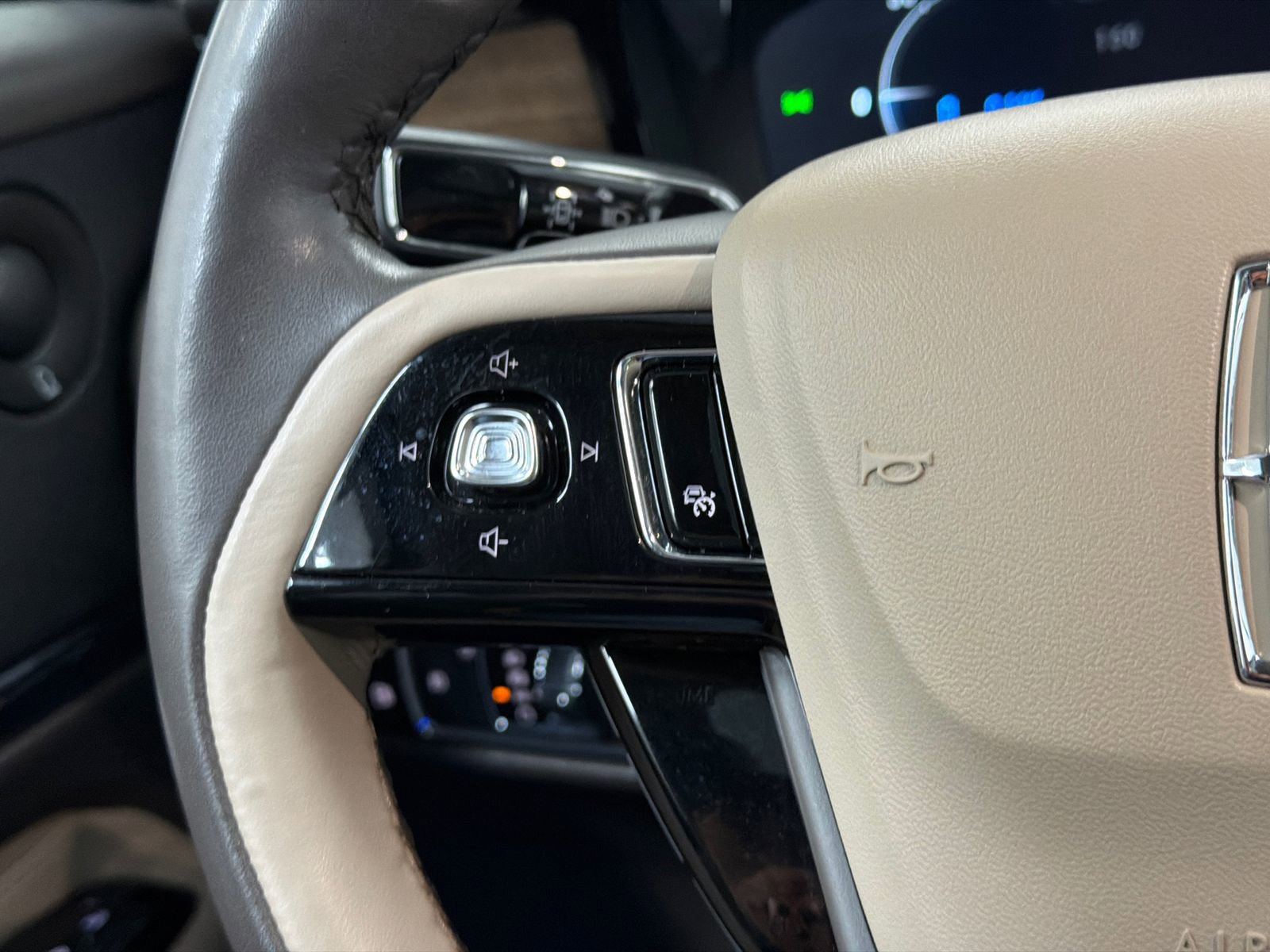 Certified 2022 Lincoln Corsair Grand Touring w/ Elements Technology Bundle AWD/4WD image 24
