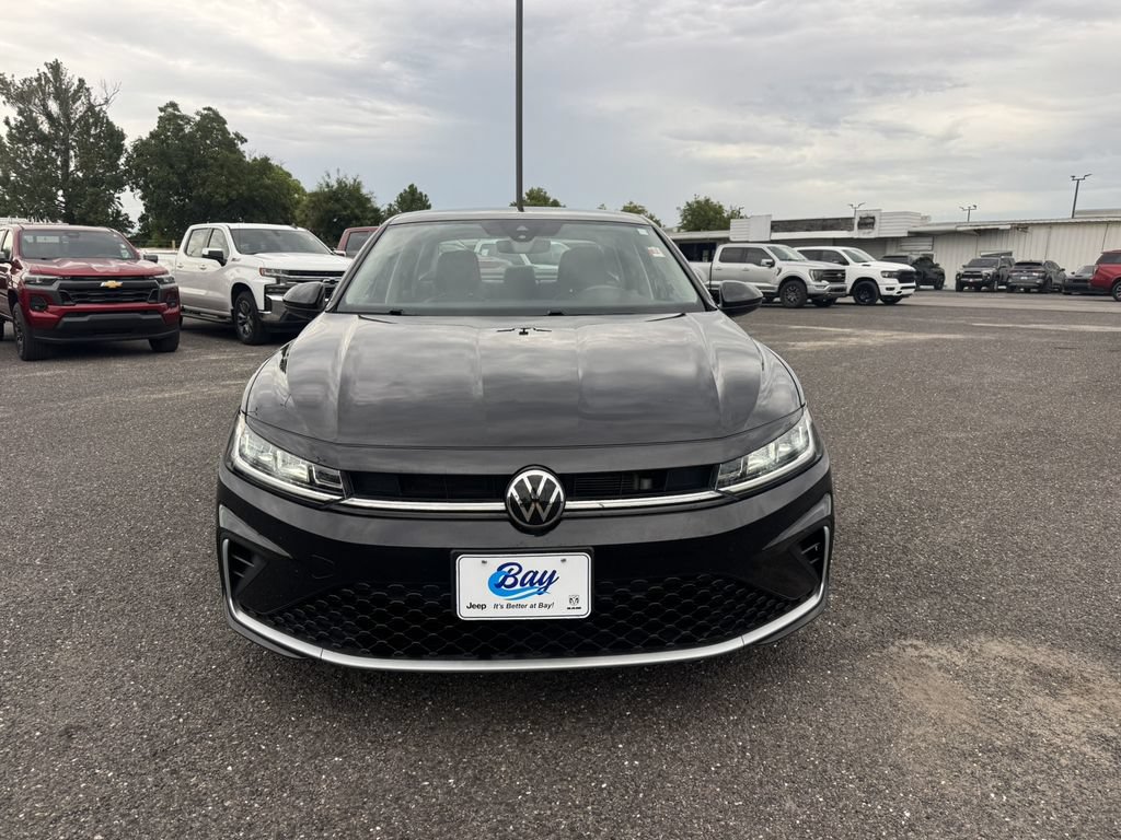 Used 2025 Volkswagen Jetta SE FWD image 2