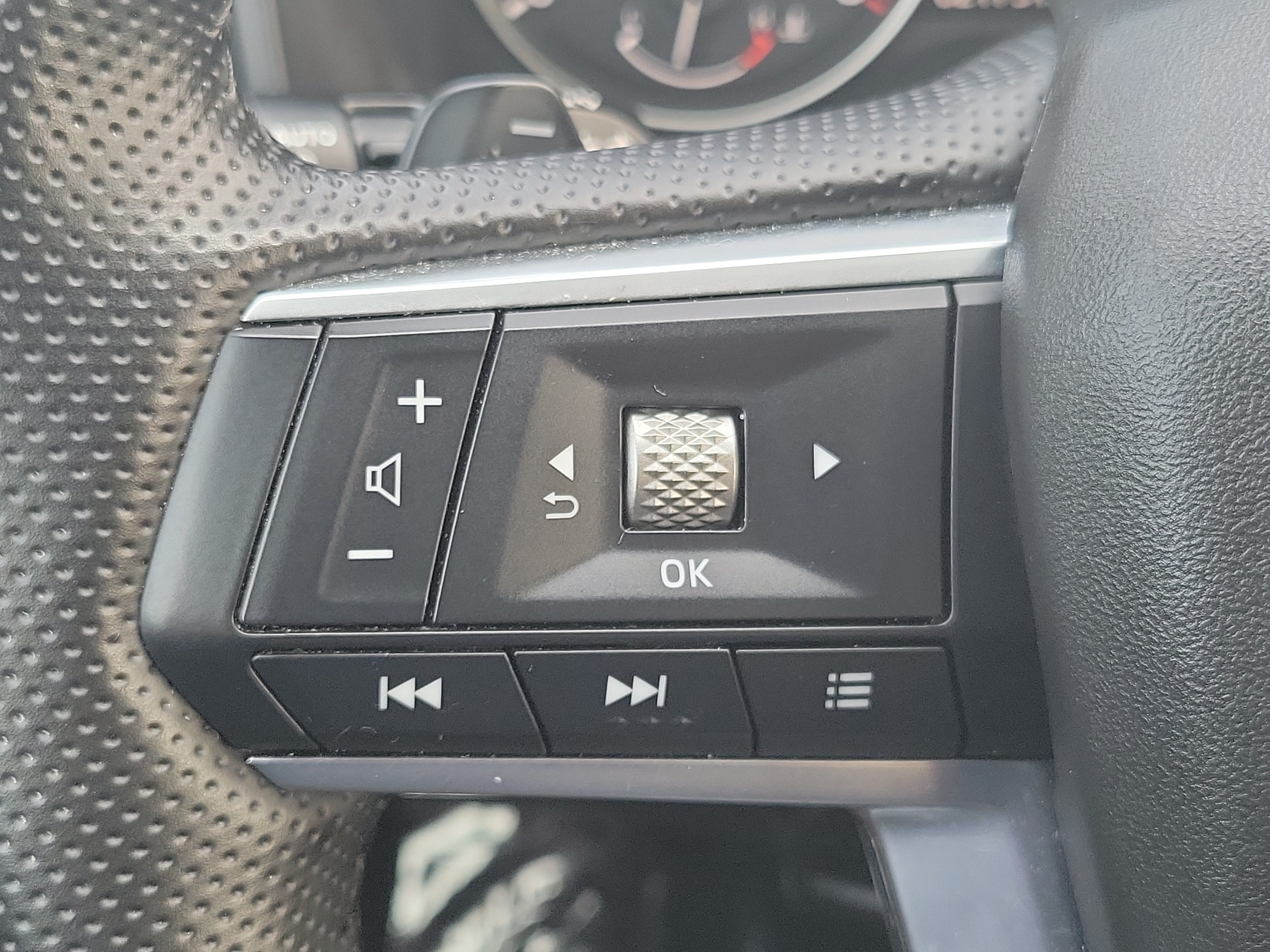 Used 2025 Mitsubishi Outlander SE AWD/4WD image 22