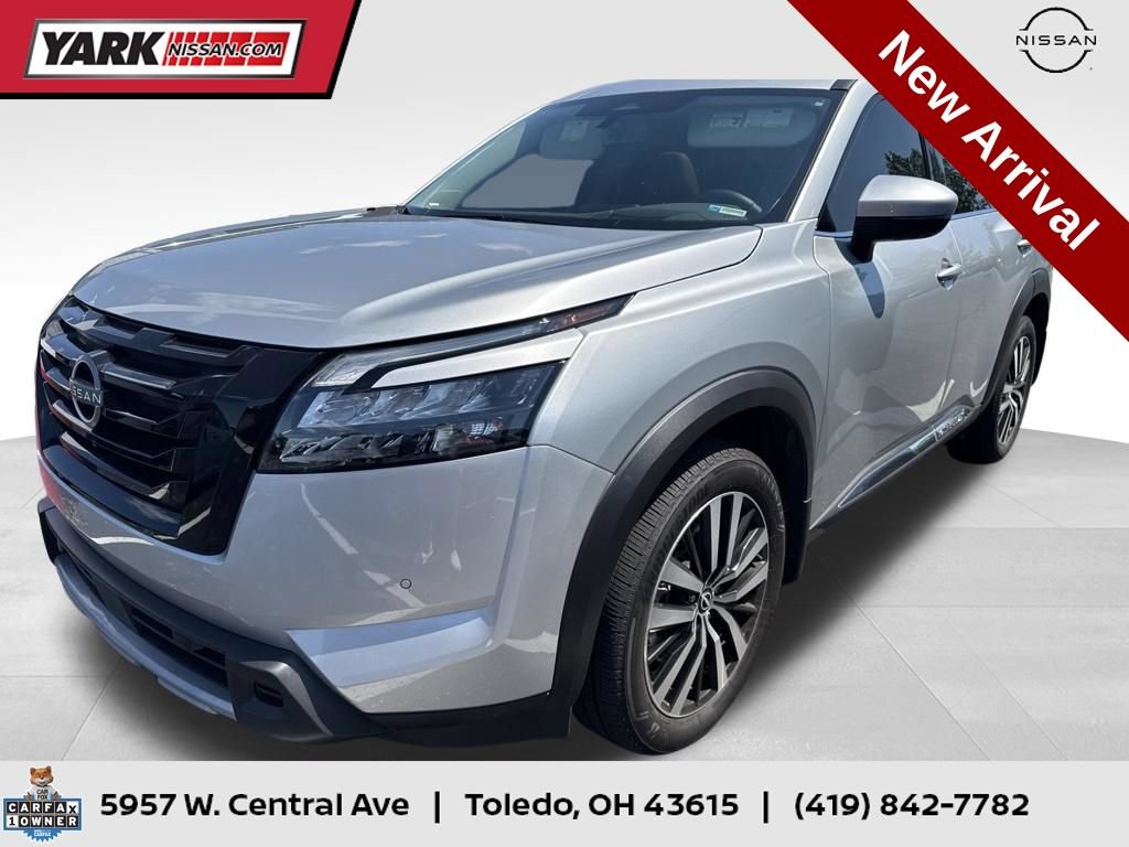 Certified 2025 Nissan Pathfinder Platinum w/ Black Appearance Package