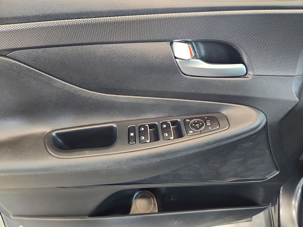 Used 2020 Hyundai Santa Fe SE image 15