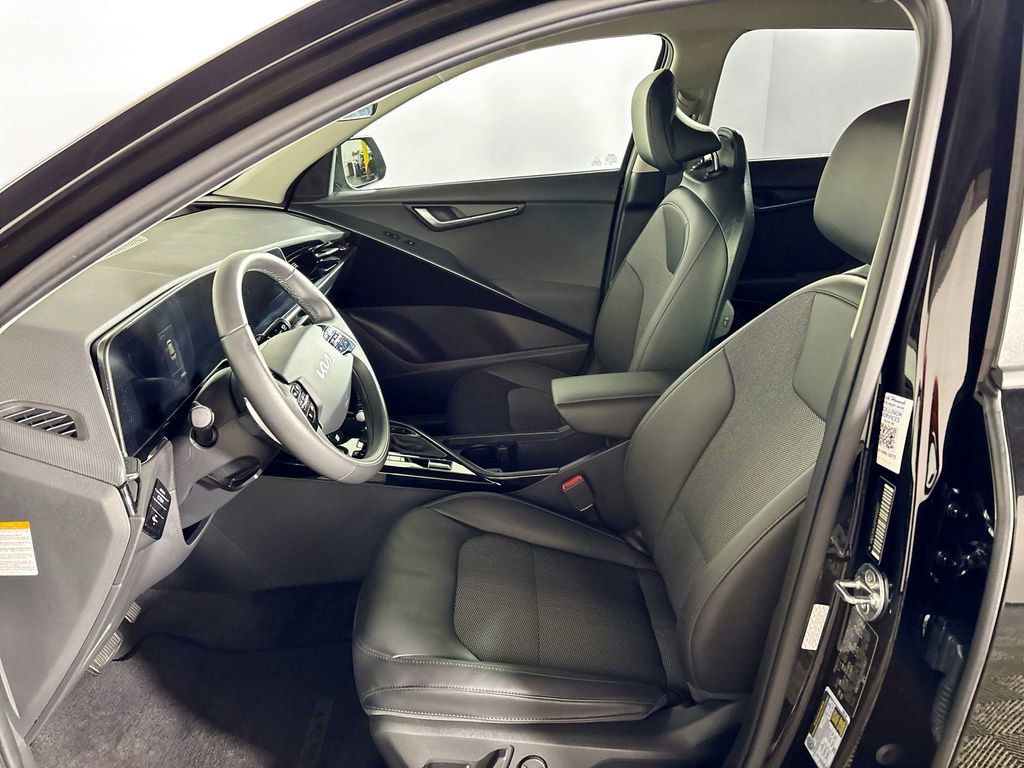 Certified 2023 Kia Niro EX image 12